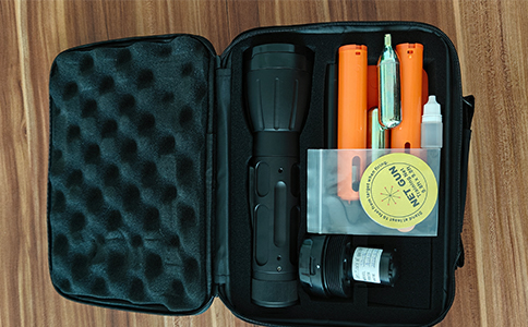 园区橘猫相争网捕无人机劝架